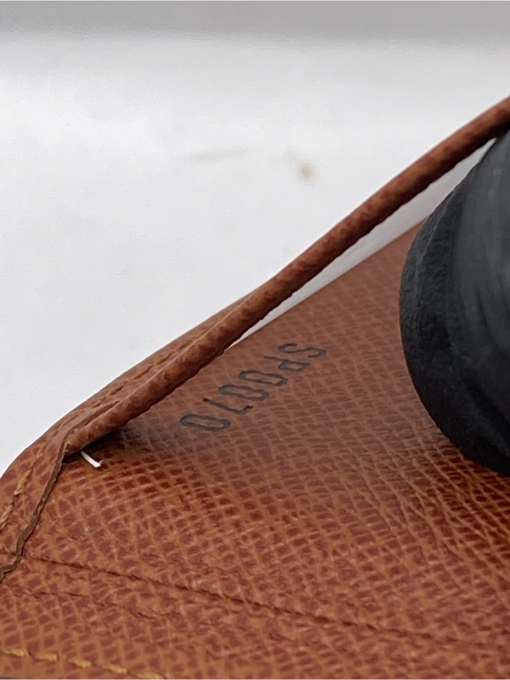 Louis Vuitton Brown Leather Key & Card Holder - Picture 5 of 10